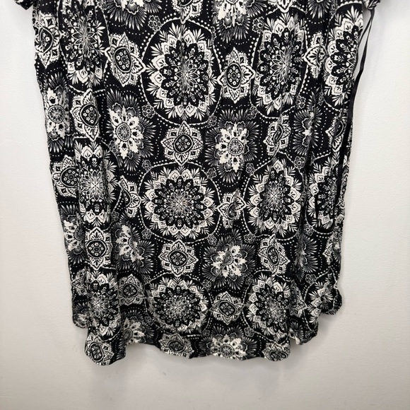 Torrid Medallion Print Off Shoulder Top Size 1x - Picture 5 of 7